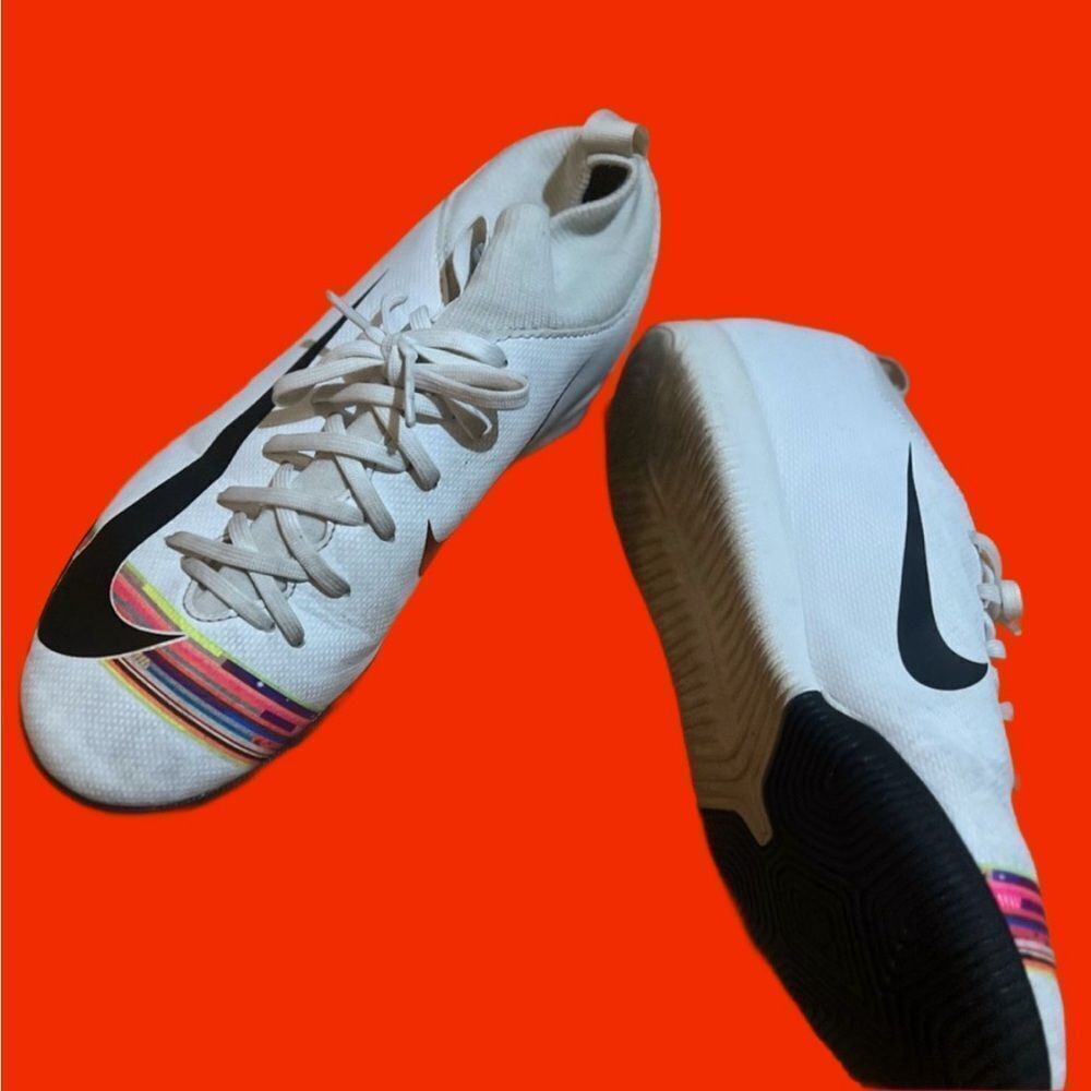 Nike White and Black Sneakers with Multicolor Accents